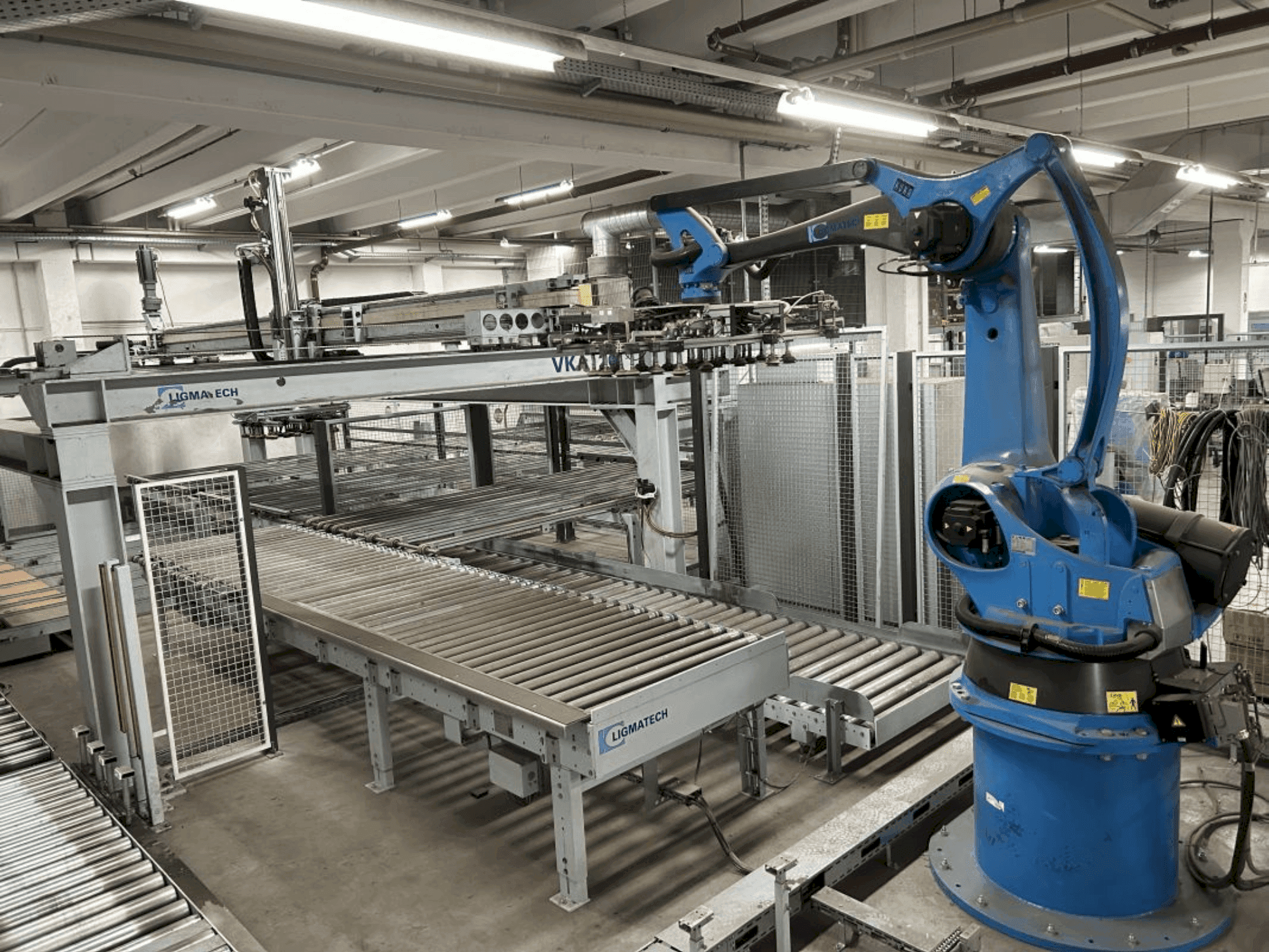 Front view of LIGMATECH RKA100 machine