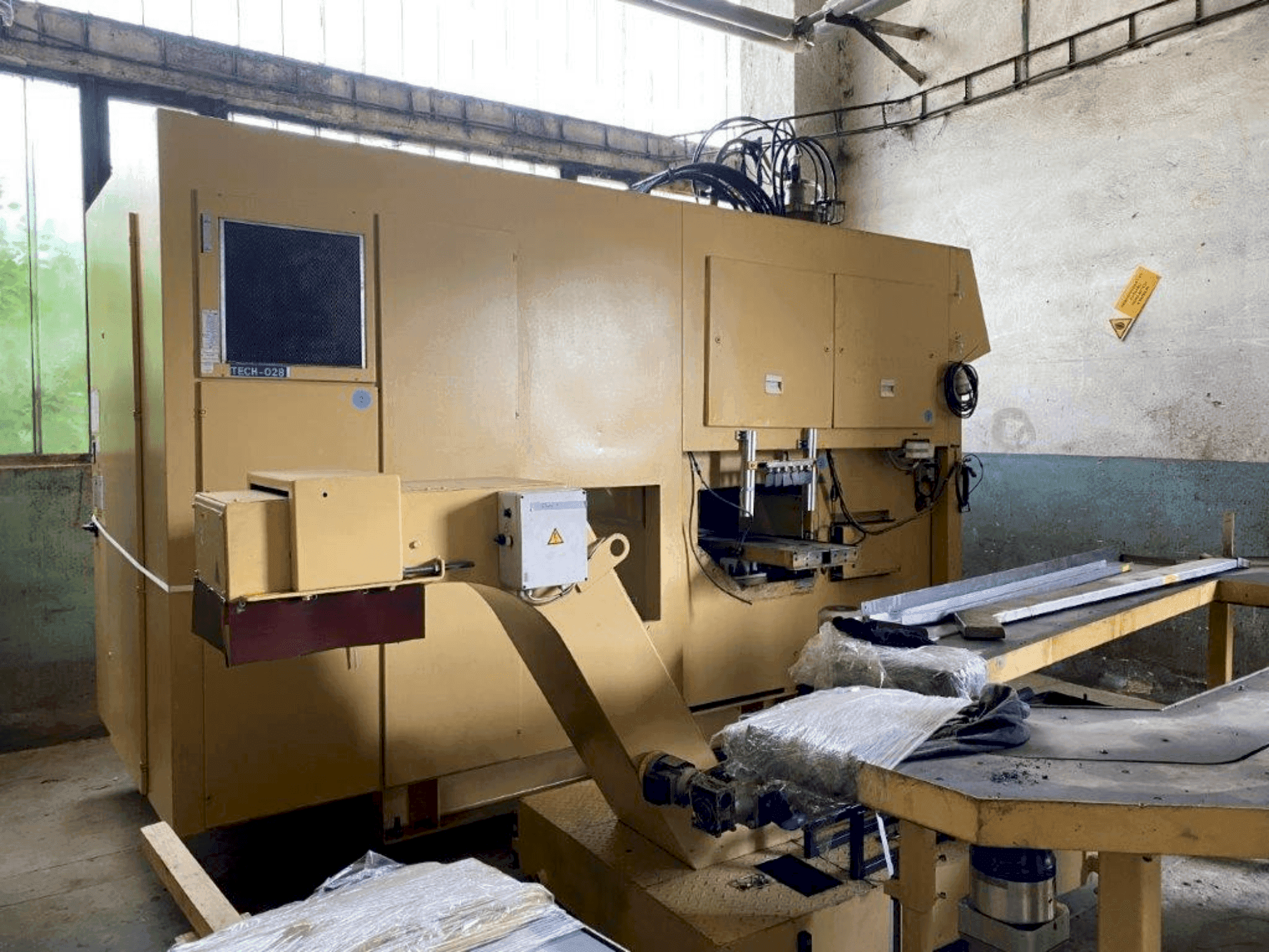 Front view of EMAG VSC 400 machine