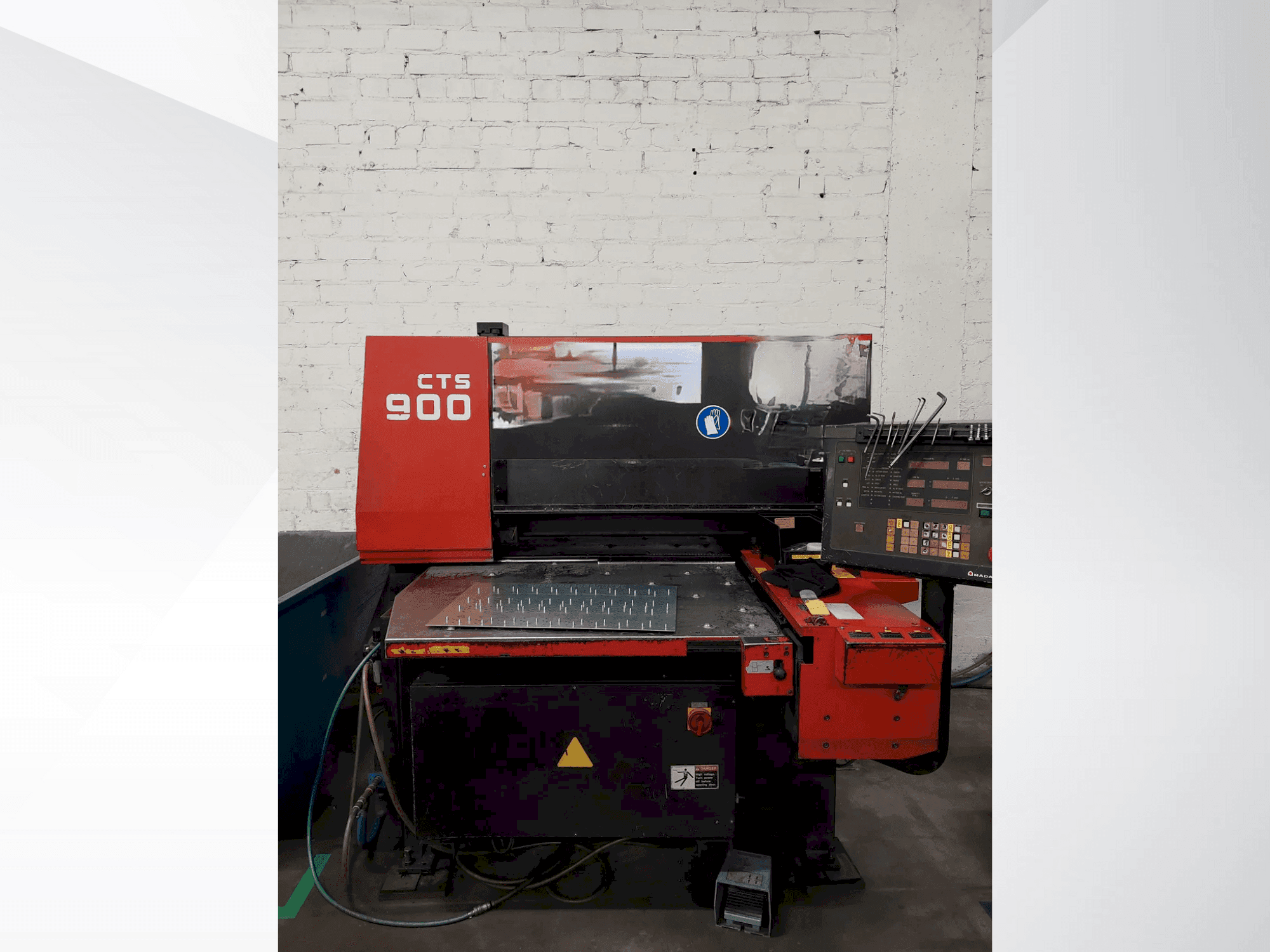 Front view of AMADA CTS-900 machine