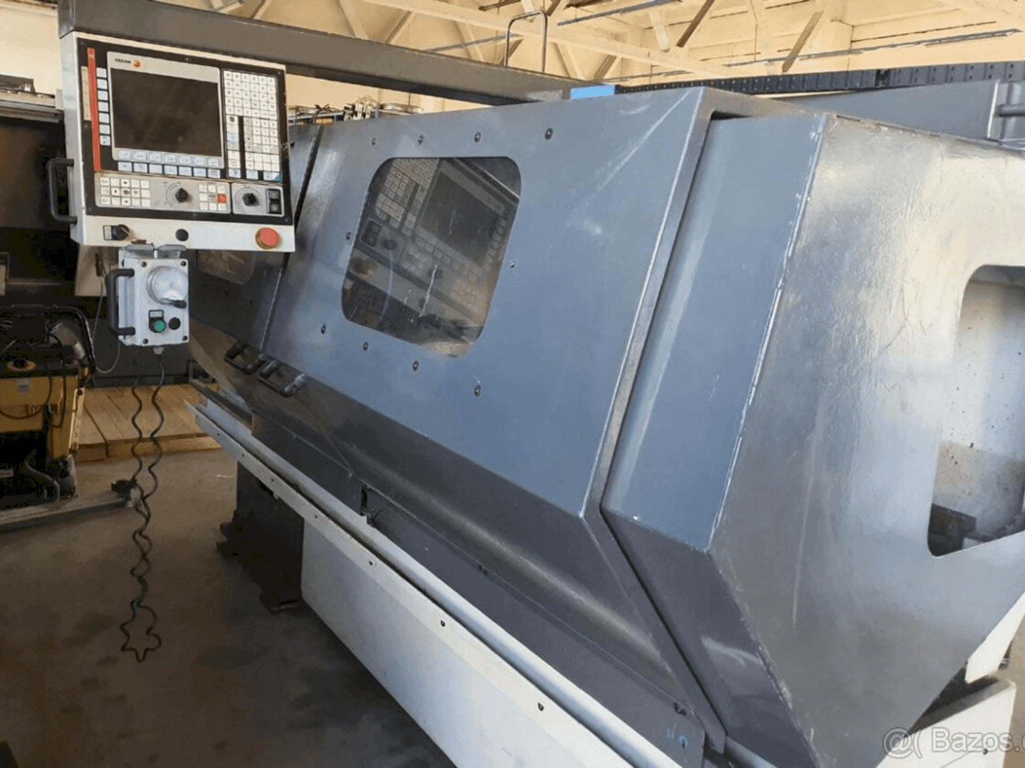 Front view of Pinacho Taurus 260 (2000) machine