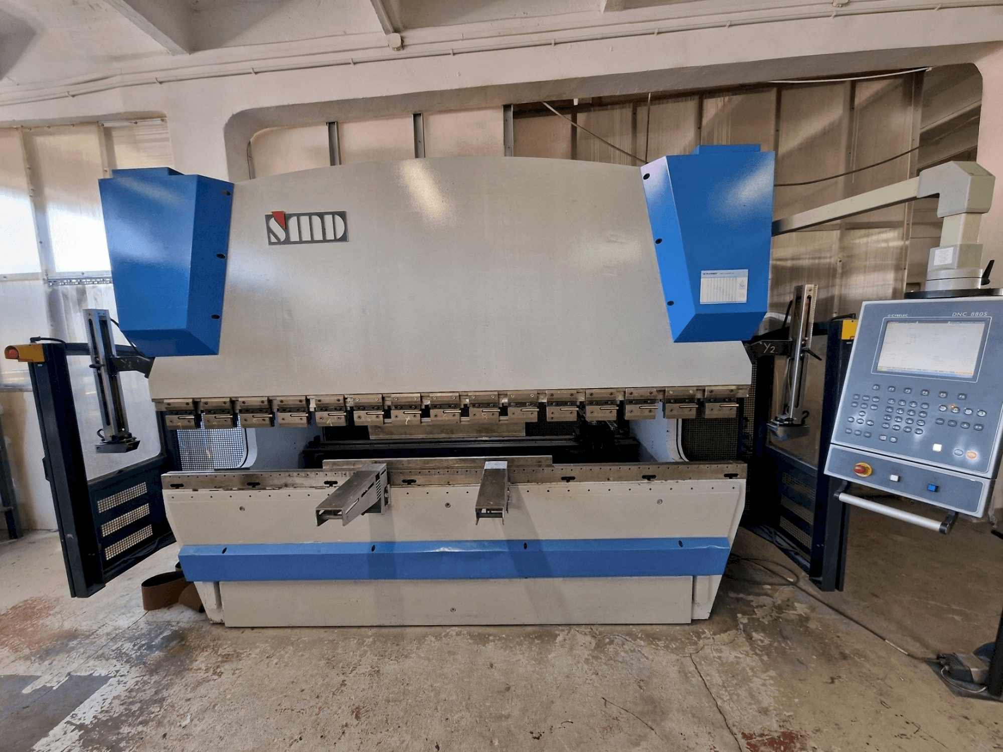 Front view of SMD PBH 3100 machine