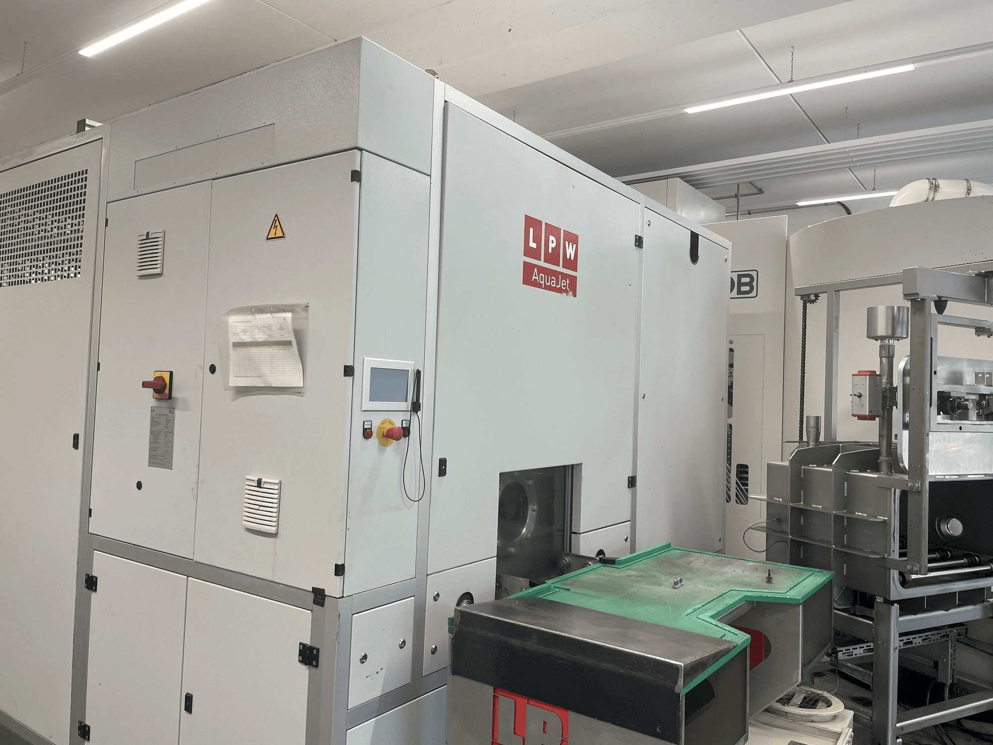 Front view of LPW LPW Aqua Jet 670 T2-V (2013) machine