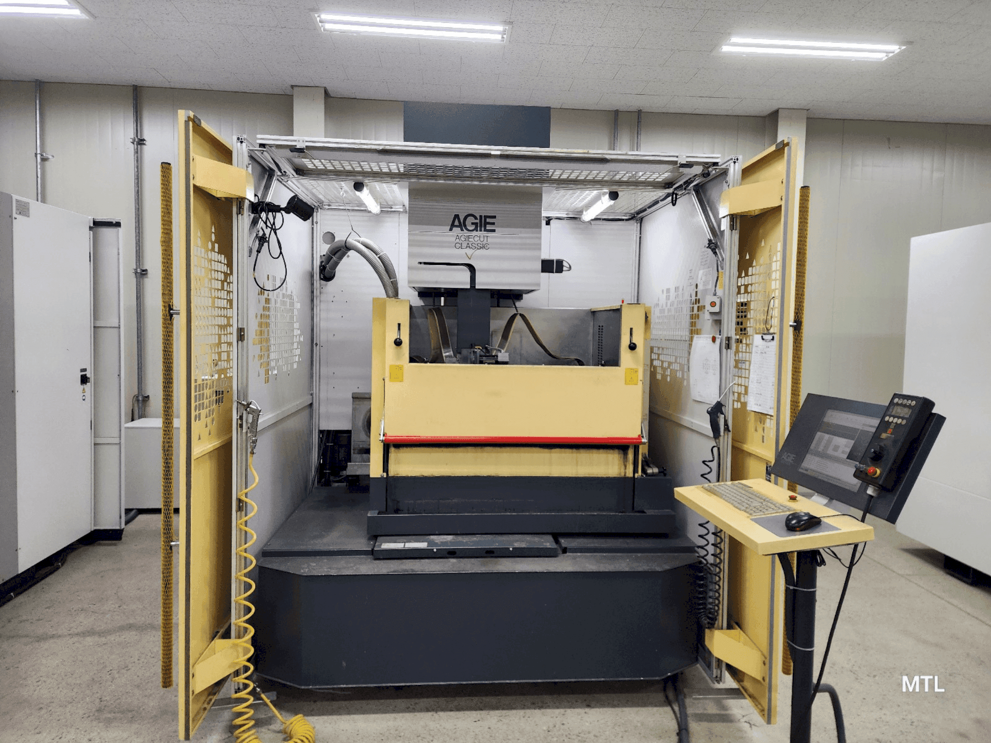 Front view of AgieCharmilles Agiecut Classic V3 machine