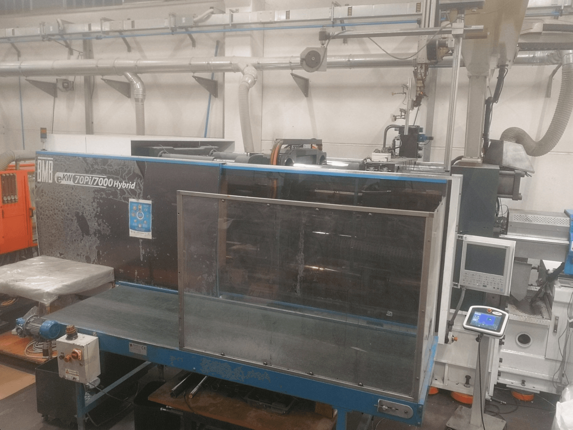 Front view of BMB Ekw 70pi Hybrid machine