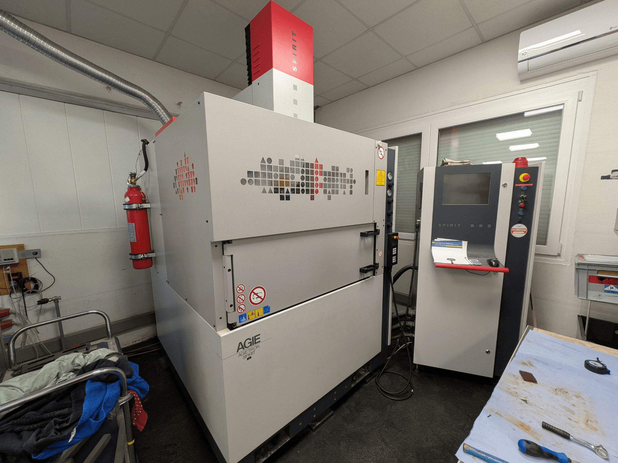 Die-sinking EDM machine AGIE AGIETRON SPIRIT 3, side view, showcasing control panel and fire extinguisher.