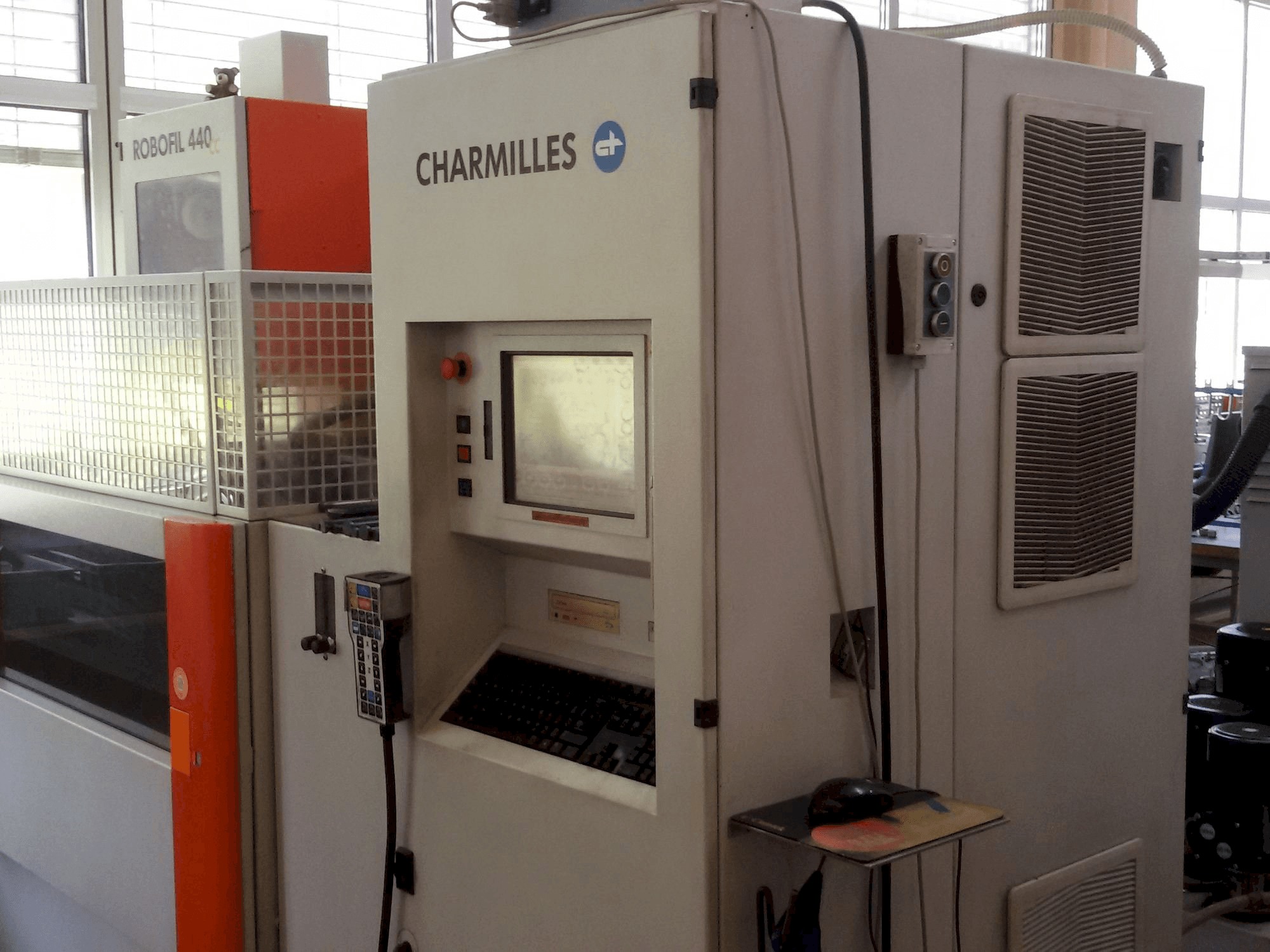 Front view of CHARMILLES Robofil 440CC machine