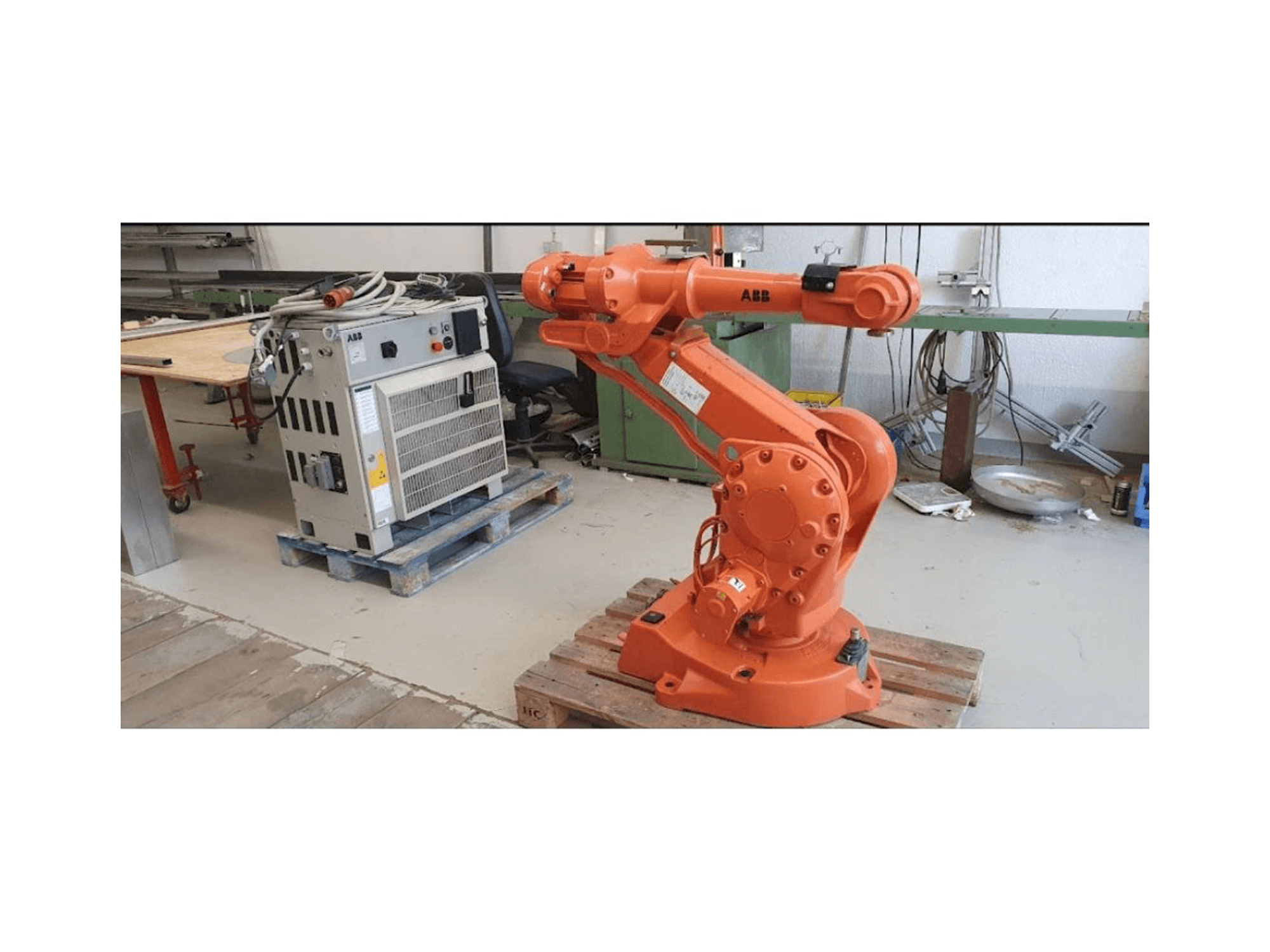 Front view of ABB IRB 2400 M2000 machine