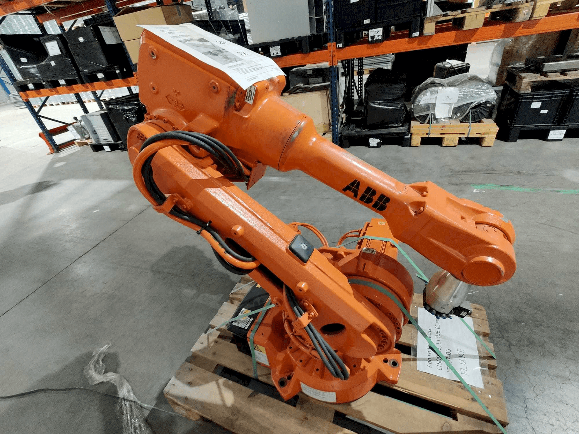 Front view of ABB IRB 2600 M2004 machine