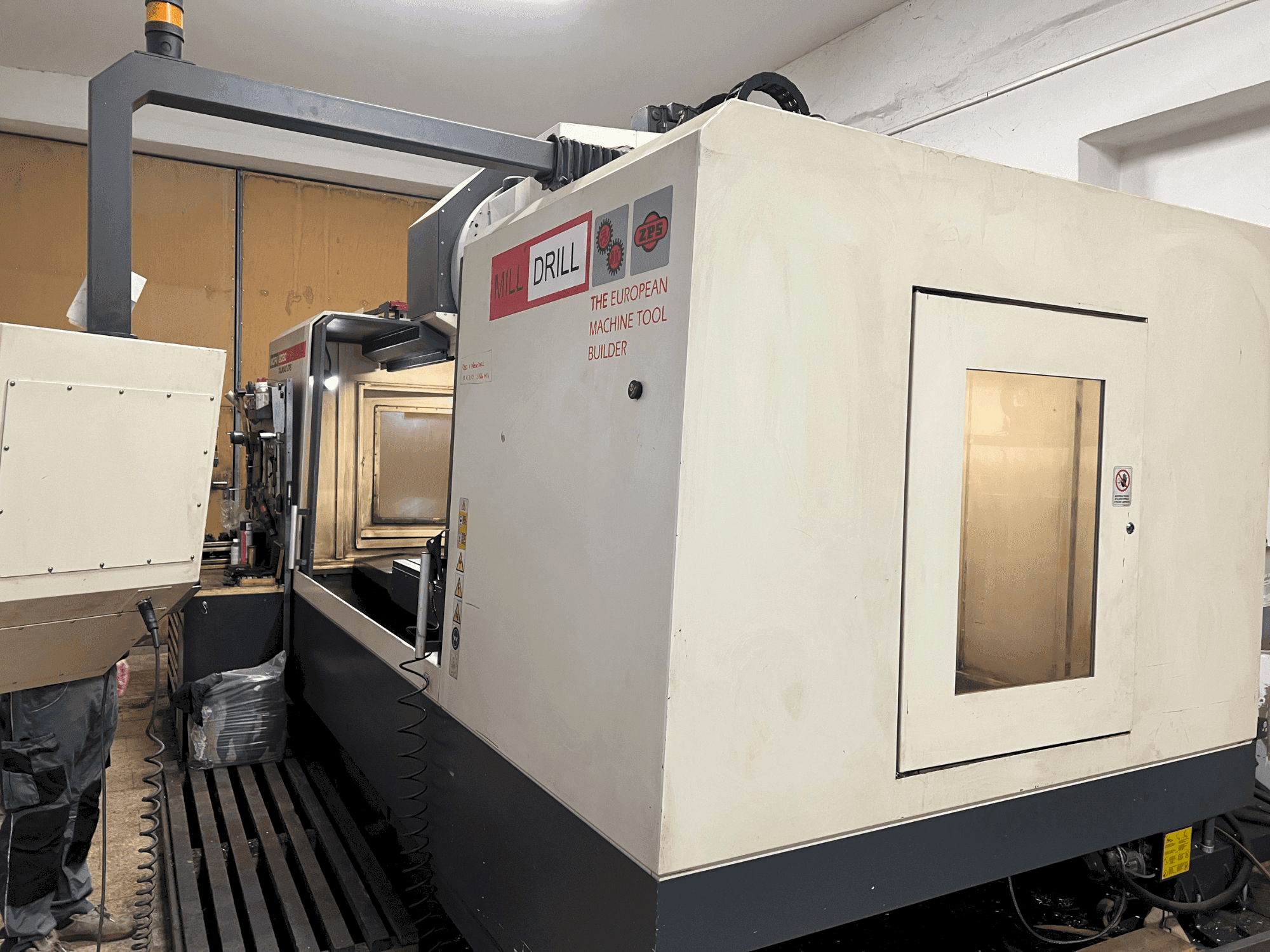 Front view of TAJMAC-ZPS MCFV 2080 machine