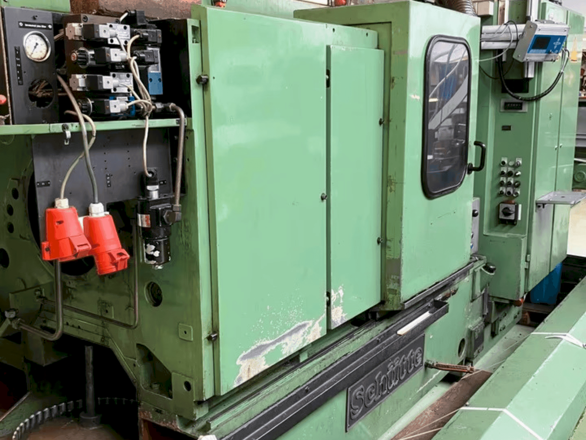 Front view of Schütte SF 26 (1985) machine