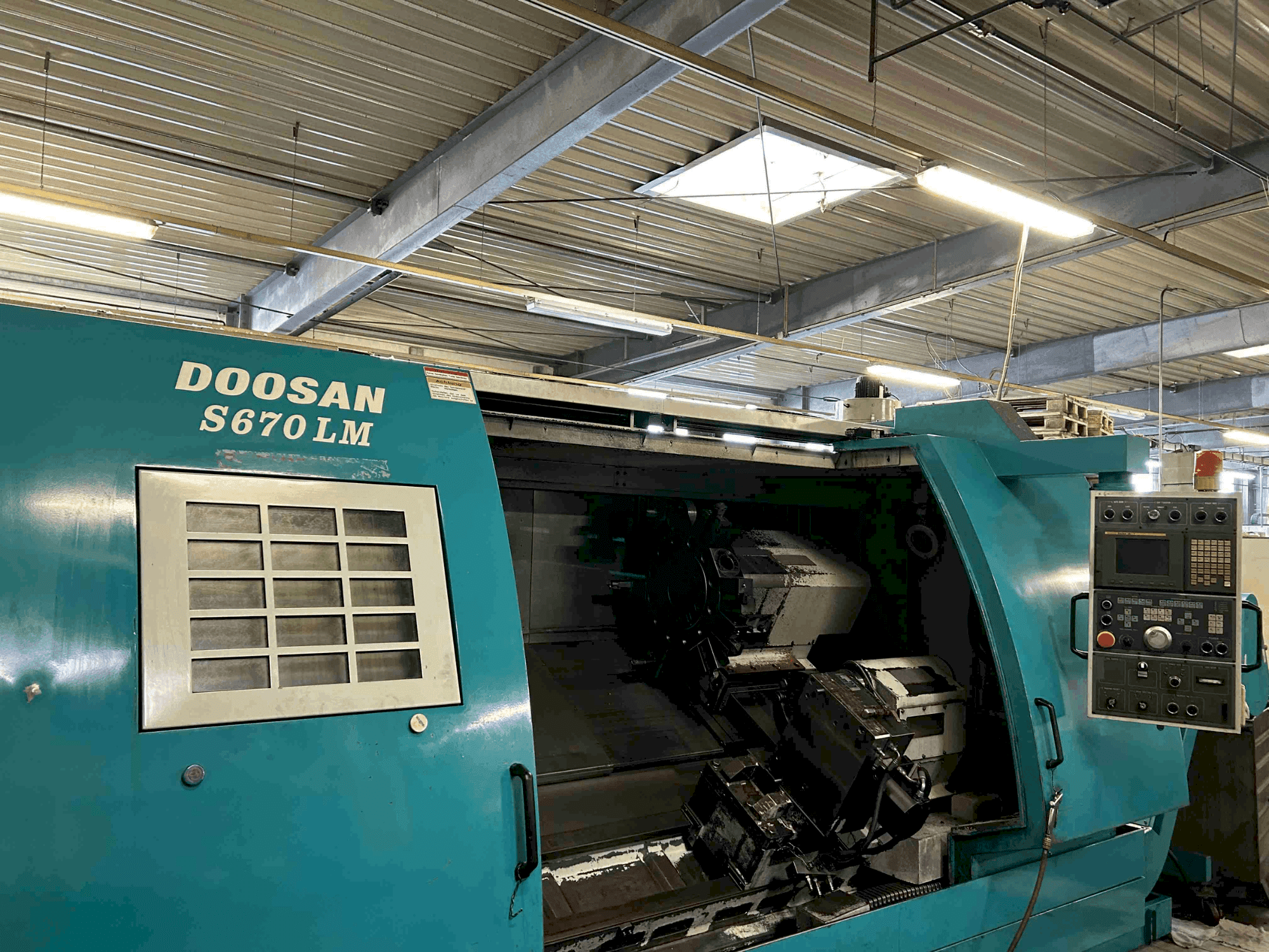 Front view of DOOSAN S670 LM machine