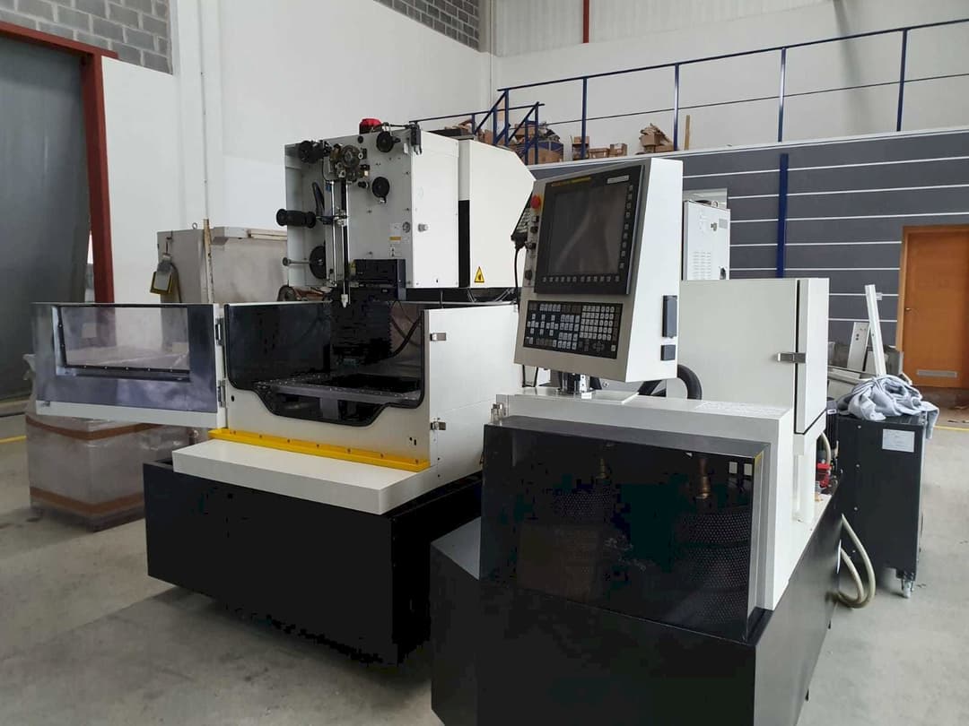Drobo Cut FANUC Robocut α-1iE Erosion Machine